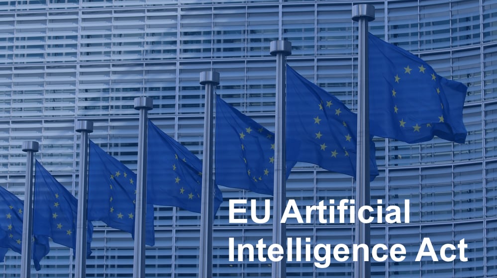 EU bygningen med flagg i fornt og påskriften EU Artificial Intelligence Act